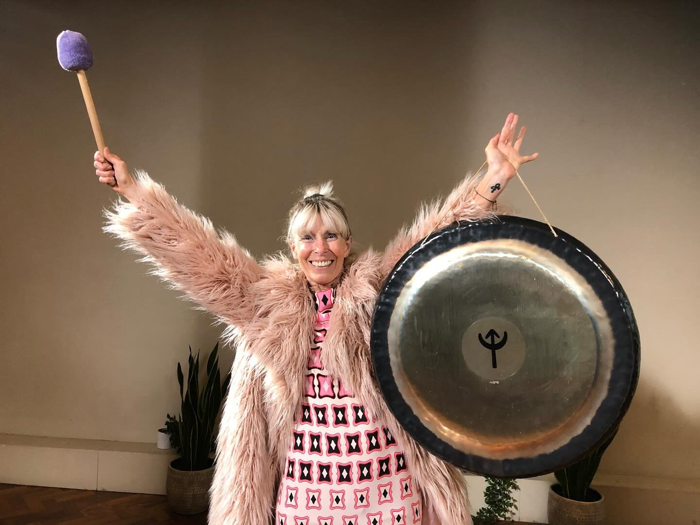 ✨ End your Tuesday on the perfect note and set a calming intention for the rest of the week with a Yin &amp; Gong Bath session led by Amanda Denton. Join us every Tuesday at 7:45 pm for this rejuvenating experience! 🧘&zwj;♀️💫And if you&rsquo;re r